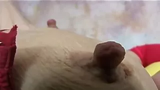 Pet blond porno gratuit en français avec un pubis poilu dans le cul d'une grosse bite.