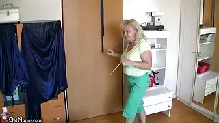 Le professeur branle la bite d'un jeune garçon. les meilleurs films porno français
