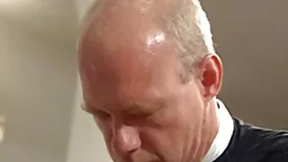 Latina célèbre suce matures françaises et baise.