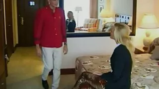 Blonde et mulâtre porno mere et fils en francais ont des relations sexuelles avec un homme.