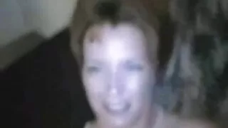 Humilie son vidéos de porno français mari avec des relations sexuelles en groupe avec un homme noir.
