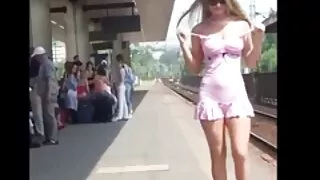 dais vuole veut porn branlette espagnole de la bite et l'obtient.