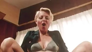 Des sexe francais amateur pom-pom girls américaines lèchent la chatte rasée.