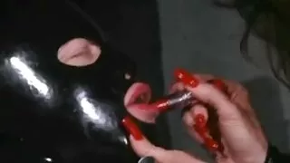 Elle a pris un gars modeste à la maison et voyeur amateur français l'a partagé avec sa sœur pour le sexe.