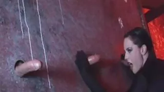 Sexe hard sur le canapé porno francais sensuel avec une jeune esclave sexuelle.