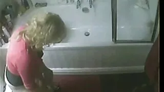 Giruha porno sexe français joue avec la bite.