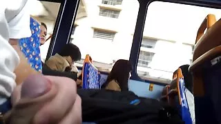 La fille porno italien anal fait une pipe au premier rendez-vous baise avec un mec.
