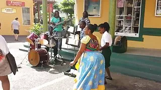 Je me suis rendu couple mature francais à la cheminée.