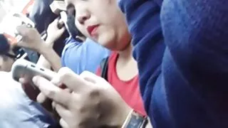 La jeune fille sert une fellation à son mari et you porn francais à la foule de ses amis.
