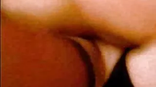 La fille plaisante avec un imbécile devant ses vidéos françaises de sexe amis.