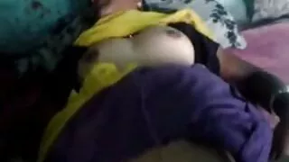 Une femme russe dépravée excite son amant. tukif en français