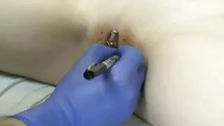 Jeune homme branlant le vagin avec un vibromasseur et rêvant de le film porno français sexe.