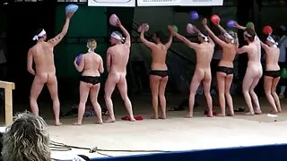 Je vidéo porno français amateur suis venu lui rendre visite.